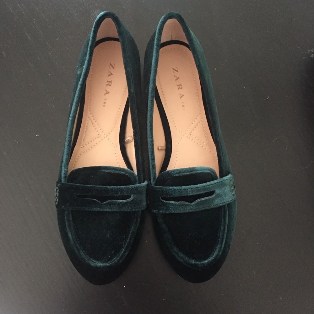 Zara dark green velvet loafers!! Size 38.